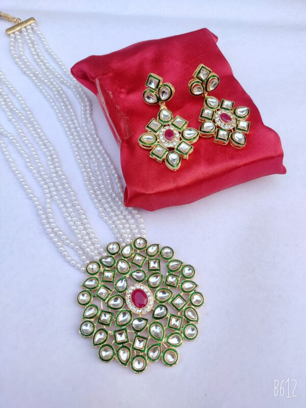 Sublime W Alloy Gold-plated White, Gold Jewellery Set – White